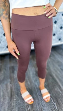 The ZigZag Stripe BOTTOMS Brown Cropped Elite Leggings