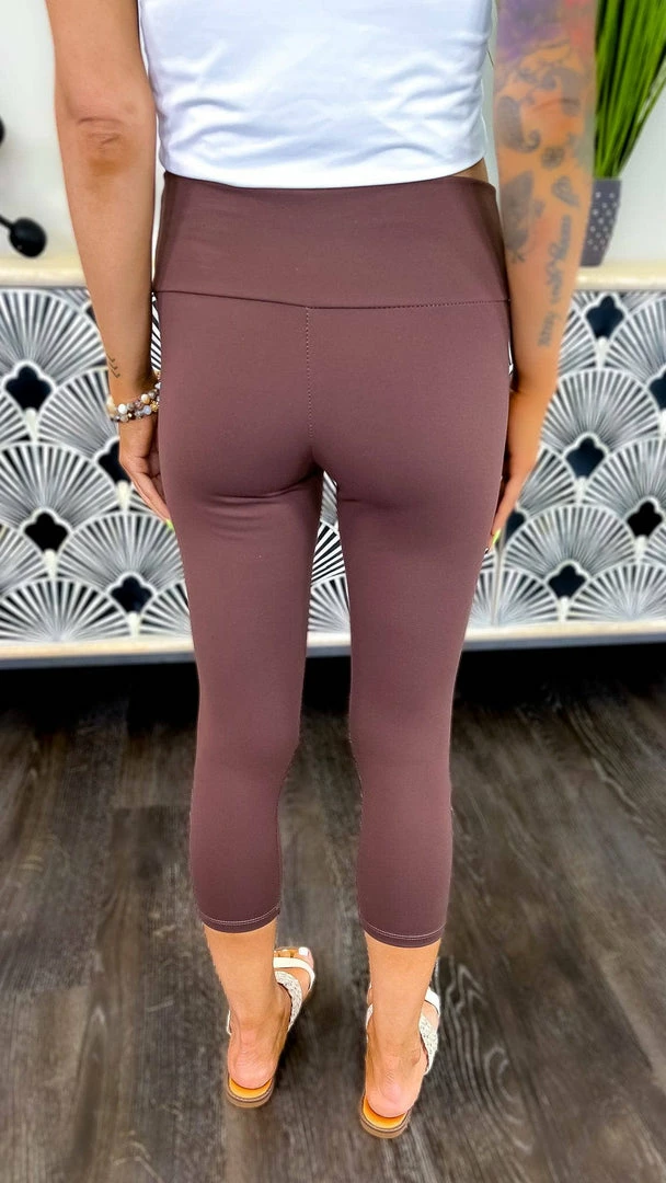 The ZigZag Stripe BOTTOMS Brown Cropped Elite Leggings