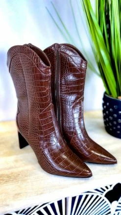 Chinese Laundry SHOES Brown Forester Boots