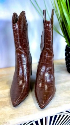 Chinese Laundry SHOES Brown Forester Boots