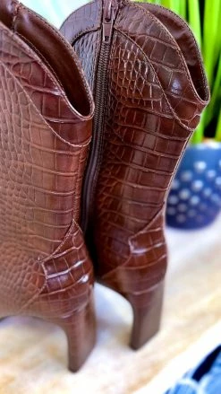 Chinese Laundry SHOES Brown Forester Boots