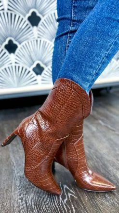 Chinese Laundry SHOES Brown Forester Boots