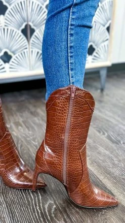 Chinese Laundry SHOES Brown Forester Boots