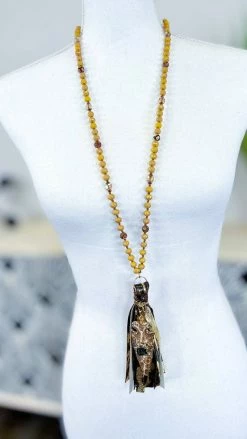 Your Fashion Wholesale ACCESSORIES Gold Arrowhead Necklace