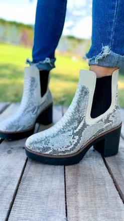 Chinese Laundry SHOES Good Day Booties