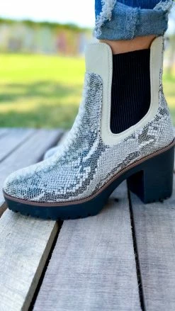 Chinese Laundry SHOES Good Day Booties