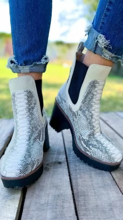 Chinese Laundry SHOES Good Day Booties