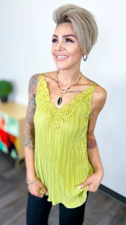 The ZigZag Stripe TOPS & TUNICS Green Everyday Elegance Tank