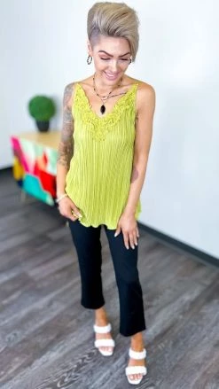 The ZigZag Stripe TOPS & TUNICS Green Everyday Elegance Tank