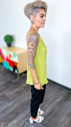 The ZigZag Stripe TOPS & TUNICS Green Everyday Elegance Tank