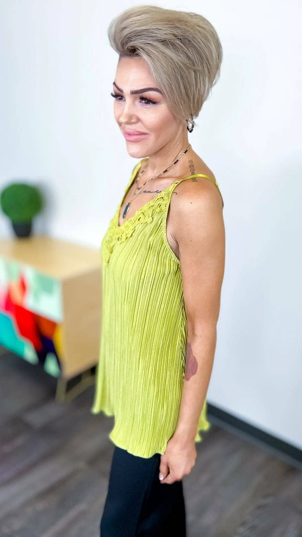 The ZigZag Stripe TOPS & TUNICS Green Everyday Elegance Tank