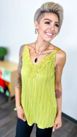 The ZigZag Stripe TOPS & TUNICS Green Everyday Elegance Tank