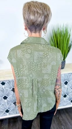 Easel TOPS & TUNICS Green Saturday Stroll Top [NO RETURNS]