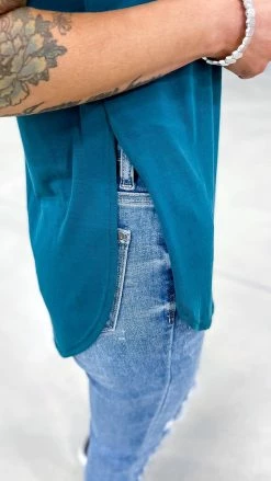 The ZigZag Stripe Green Short Notice Top [NO RETURNS]