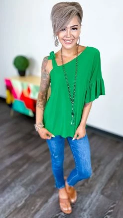 The ZigZag Stripe TOPS & TUNICS Green Sweetest Impression Top [NO RETURNS]