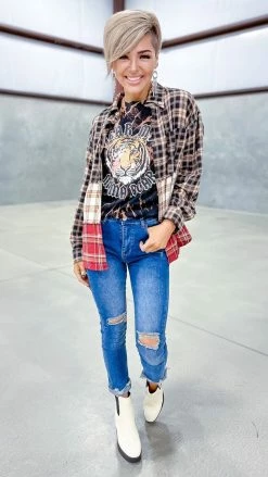 Pink Armadillos Hear My Mama Roar Tee GRAPHIC TEES