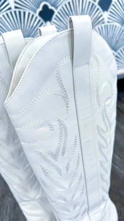 MIA SHOES Ivory Dakota Boots