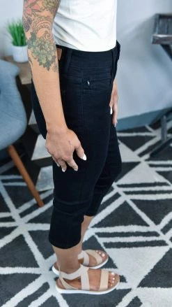 Judy Blue 88239 Capri Jeans BOTTOMS