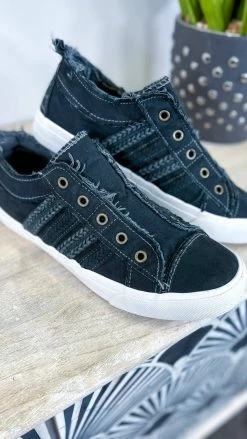 LA Shoe King Leslie Sneakers SHOES