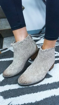 Volatile SHOES Nash Booties