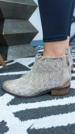 Volatile SHOES Nash Booties