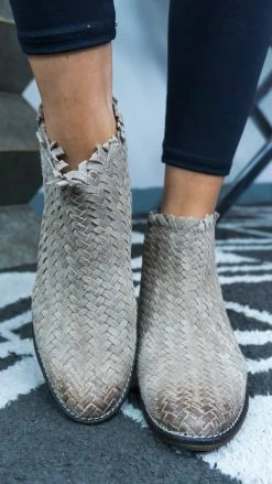 Volatile SHOES Nash Booties