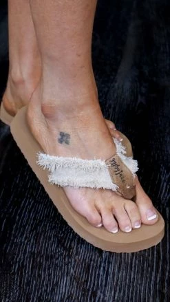 Very G SHOES Natural Encore Flip Flops