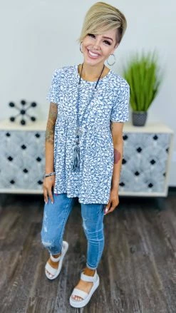 The ZigZag Stripe Repeating Views Top TOPS & TUNICS