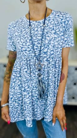 The ZigZag Stripe Repeating Views Top TOPS & TUNICS