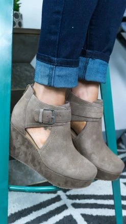 Volatile Romford Wedges SHOES
