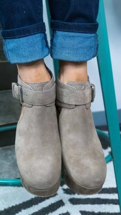 Volatile Romford Wedges SHOES