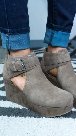 Volatile Romford Wedges SHOES