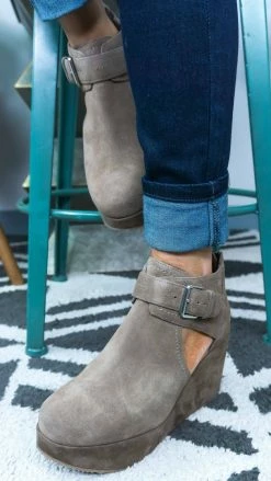 Volatile Romford Wedges SHOES