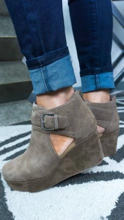 Volatile Romford Wedges SHOES