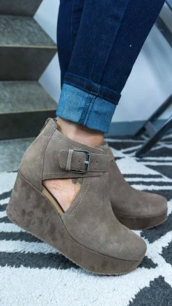 Volatile Romford Wedges SHOES