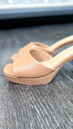 Chinese Laundry Tai Heels