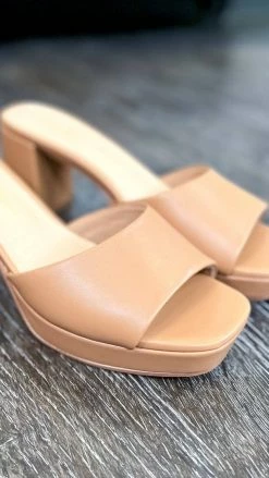 Chinese Laundry Tai Heels