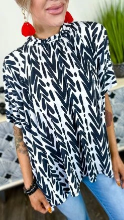 The ZigZag Stripe TOPS & TUNICS Uptown Gal Top