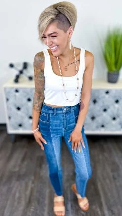 The ZigZag Stripe White Crop Brami Bramis