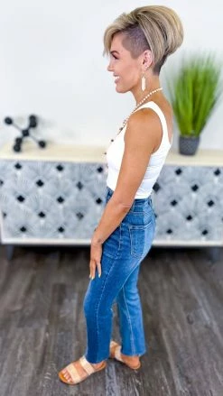 The ZigZag Stripe White Crop Brami Bramis