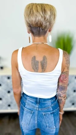 The ZigZag Stripe White Crop Brami Bramis