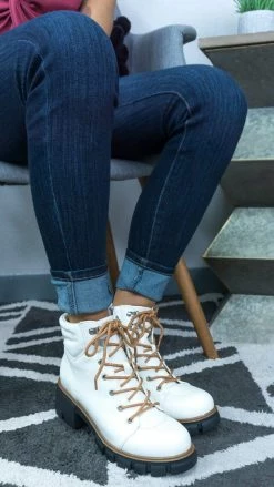 MIA SHOES White Karrus Booties