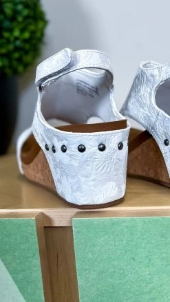 Very G White Liberty Tooled Wedges