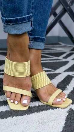 Chinese Laundry SHOES Yale Heels