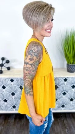 The ZigZag Stripe TOPS & TUNICS Yellow Hampton Hills Tank