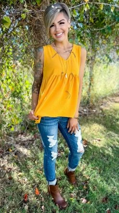 The ZigZag Stripe TOPS & TUNICS Yellow Hampton Hills Tank