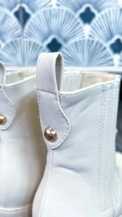 Chinese Laundry You See Smooth Booties