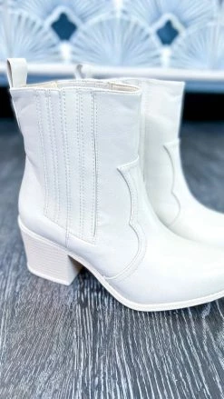 Chinese Laundry You See Smooth Booties