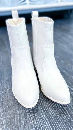 Chinese Laundry You See Smooth Booties