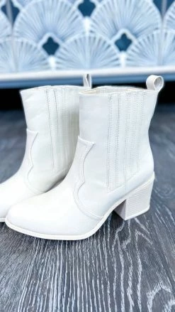 Chinese Laundry You See Smooth Booties